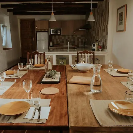 Casa De La Era, Grande, De Adobe, Con Patio Y Bodega Ferienhaus Fontanil de Los Oteros