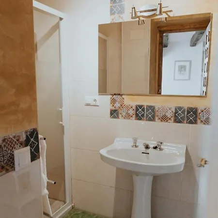 Casa De La Era, Grande, De Adobe, Con Patio Y Bodega Fontanil de Los Oteros