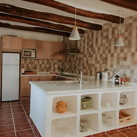 Casa De La Era, Grande, De Adobe, Con Patio Y Bodega *