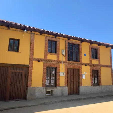 Casa De La Era, Grande, De Adobe, Con Patio Y Bodega * Fontanil de Los Oteros