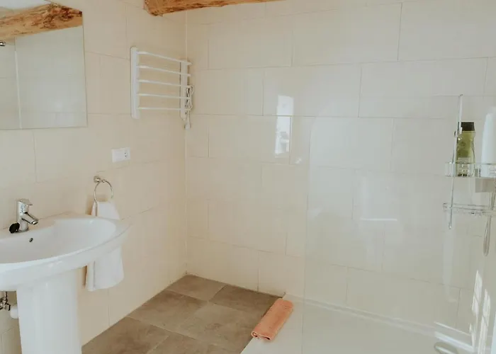 Casa De La Era, Grande, De Adobe, Con Patio Y Bodega *