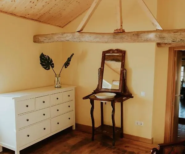 Casa De La Era, Grande, De Adobe, Con Patio Y Bodega