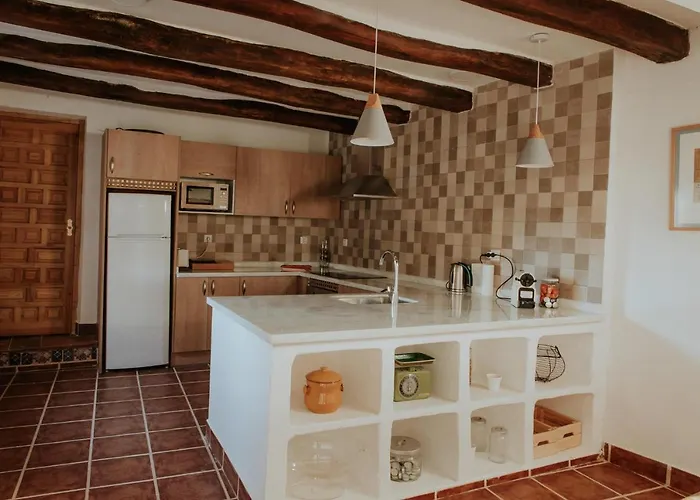 Casa De La Era, Grande, De Adobe, Con Patio Y Bodega *