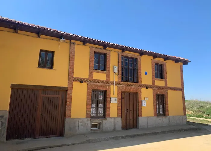 Casa De La Era, Grande, De Adobe, Con Patio Y Bodega * Fontanil de Los Oteros